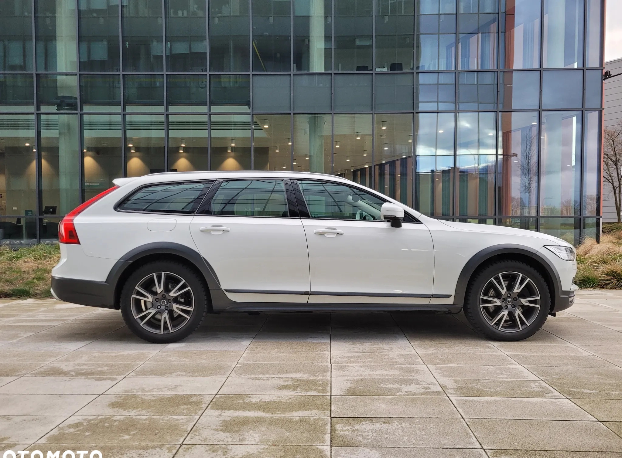 Volvo V90 Cross Country cena 129900 przebieg: 182000, rok produkcji 2020 z Zdzieszowice małe 704